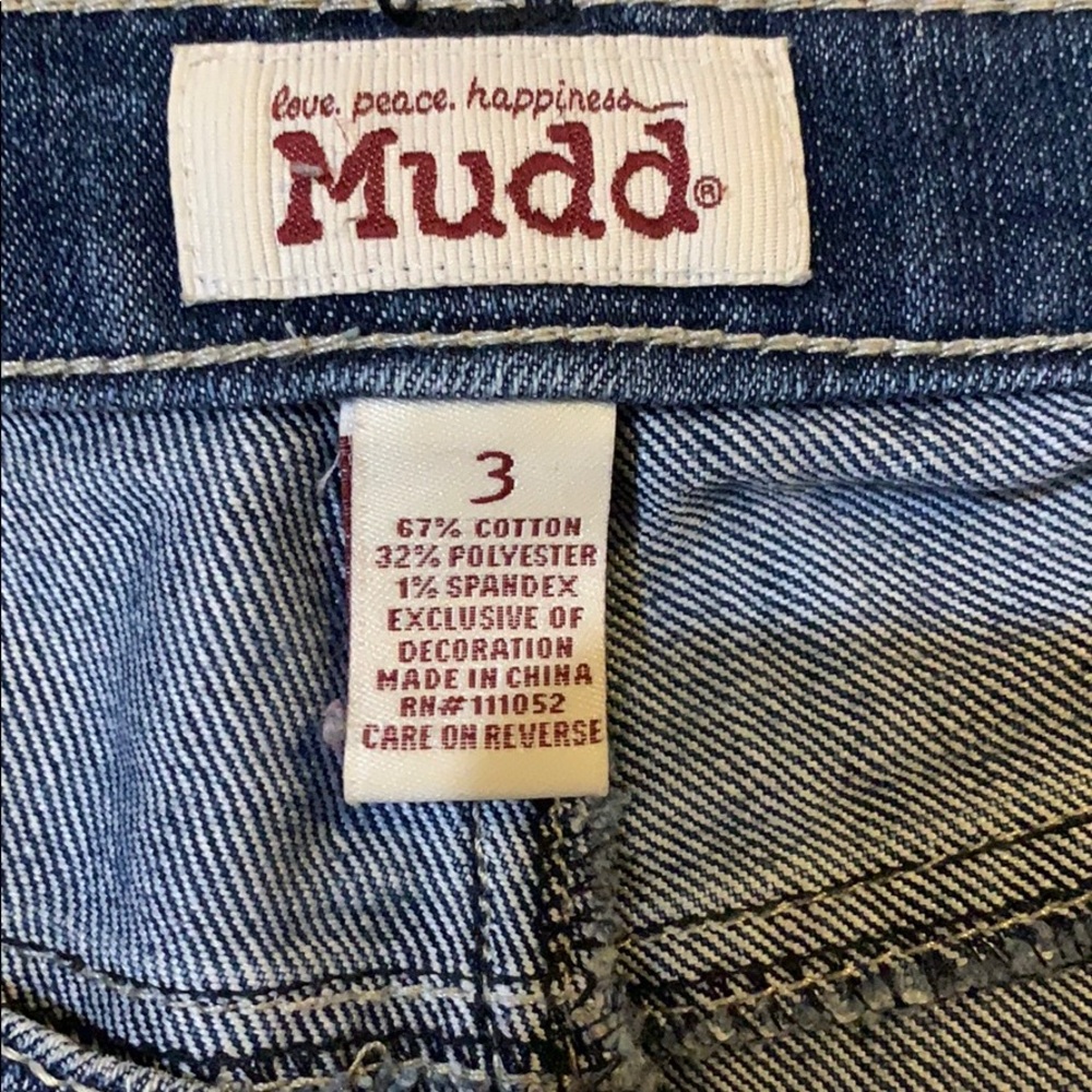 SHORTS - Picture 2 of 3
